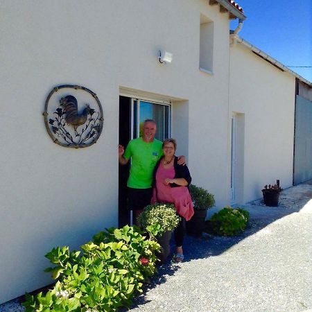 Le Grillage A Poules Bed & Breakfast Châteaubernard Exterior foto